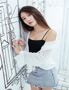 《滋润新婚人妻-时装秀视频》